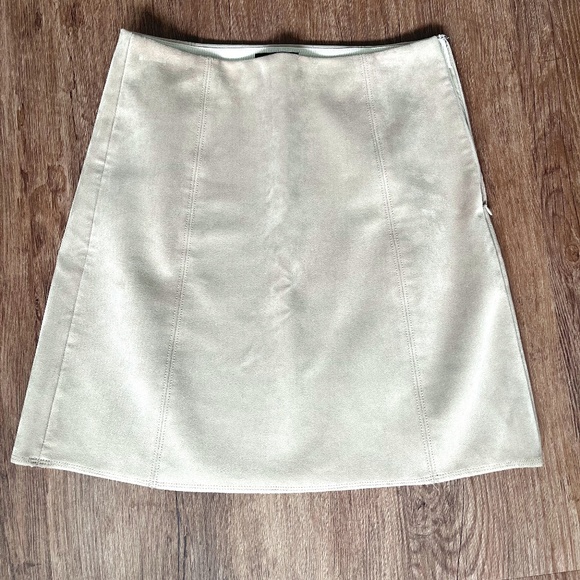 Aritzia Babaton Hopper skirt - Picture 1 of 5